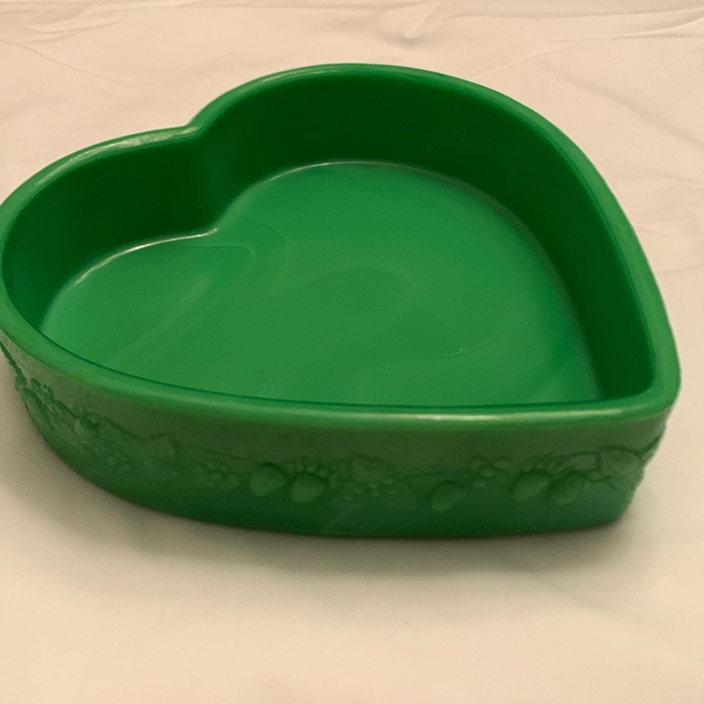Fenton Green Custard Glass Berry Bowl